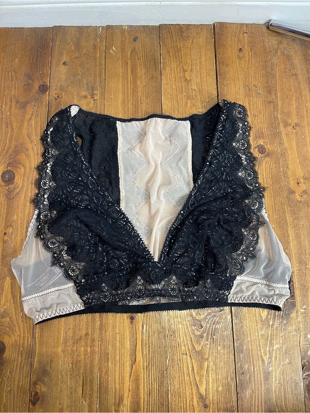 Victoria’s Secret Dream angels lace bralette size large black and nude